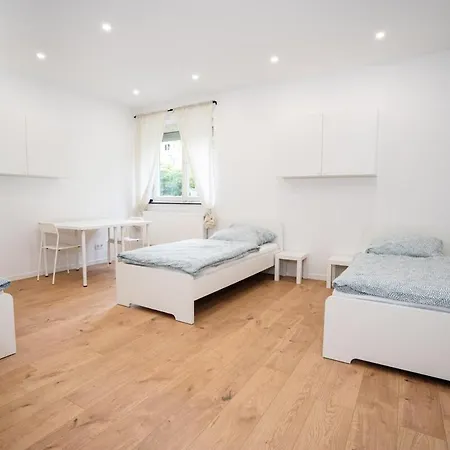 Monteurswohnung In * كولونيا