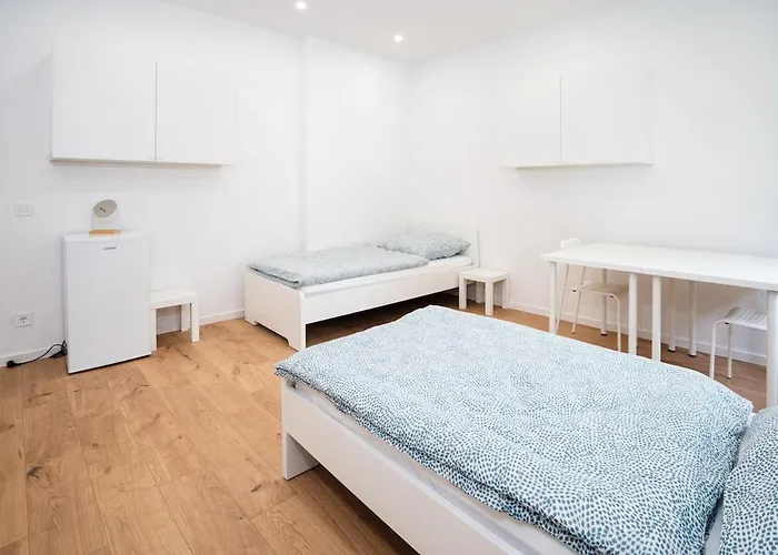 Monteurswohnung In * كولونيا